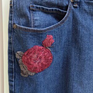 20W Gloria Vanderbilt Red Roses Embroidered Denim Jeans